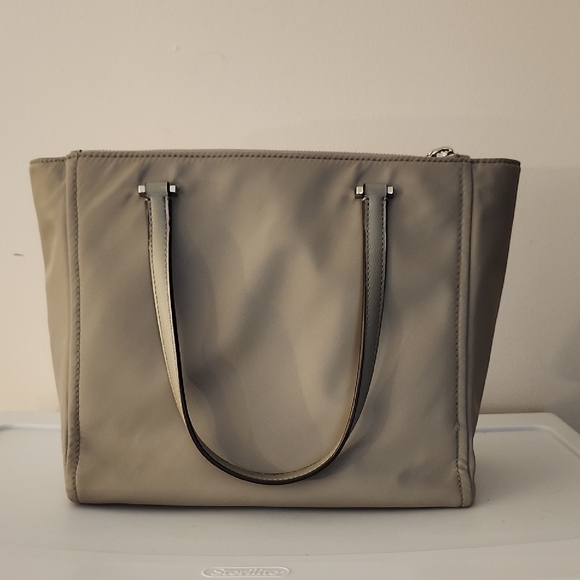 Kate Spade Tote Bag w/Free Kate Spade Earrings - Picture 6 of 16